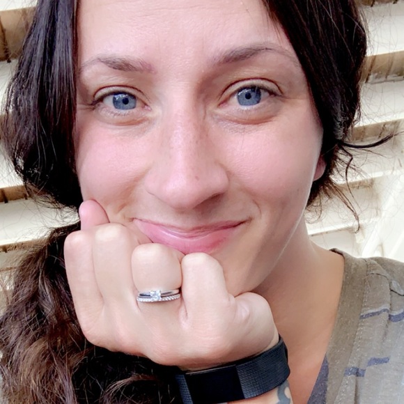 Meet your Posher, Carlee - Picture 1 of 1